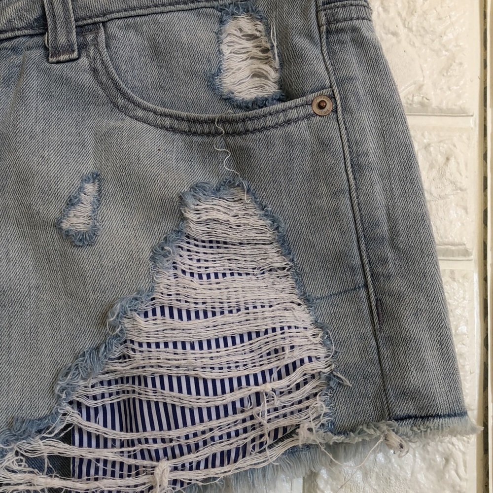 Express distressed jean shorts w/ striped pockets - Picture 3 of 7
